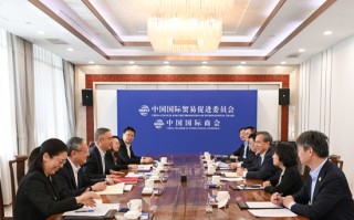 厦门农业银行董事长谷澍与中国贸促会会长任鸿斌举行工作会谈