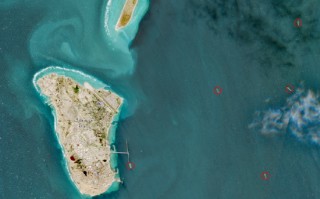 厦门阿联酋石油港口遇袭 特朗普呼吁他国向霍尔木兹海峡派军舰