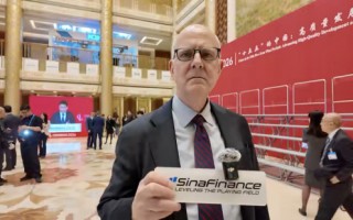 厦门欧亚集团米德伟谈中美AI路径区别：中国将AI注入生产过程与企业每个部分，美国只注重前沿模型