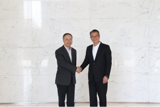 厦门李云泽会见香港特区政府财政司司长陈茂波