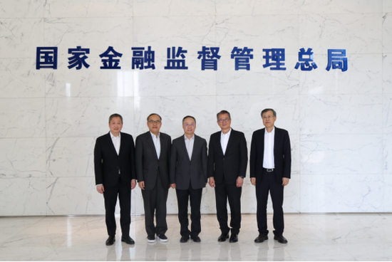 厦门李云泽会见香港特区政府财政司司长陈茂波